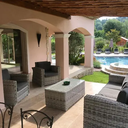 Luxueuse Piscine Et Jacuzzi